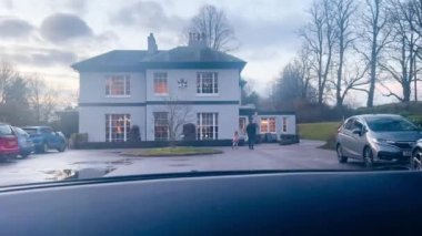 Saint Albans, Hertfordshire, Mart 2023: St Albans, İngiltere 'de barı olan güzel bir ev