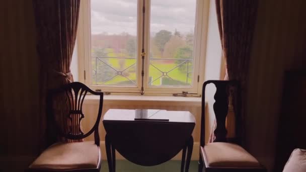 Спальня Ексклюзивному Англійському Заміському Готелі Розкішними Постільними Речами Елегантним Декором — стокове відео