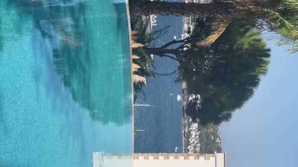 Vista Infinita Piscina Villa Lujo Resort Mar Tranquilo Agua Azul — Vídeo de stock