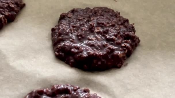 Backen Von Süßen Schokoladen Haferkeksen Ofen Hausgemachte Speisenrezepte Zeitlupenvideo — Stockvideo