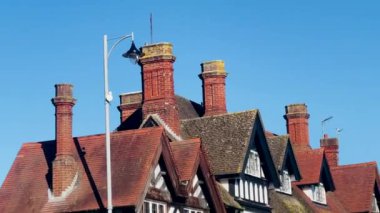 Hemel Hempstead 'in güzel eski kasabası, İngiltere, Hertfordshire' da güneşli bir günde tudor tarzı binalar.