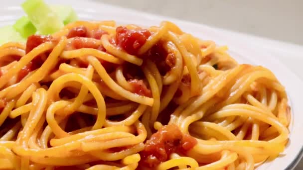 Klasyczne Spaghetti Sosie Pomidorowym Film Zwolnionym Tempie — Wideo stockowe