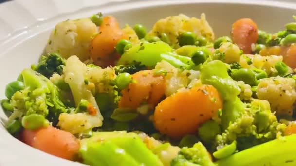 活気に満ちた混合された野菜のメドレー 自家製の食品レシピ — ストック動画