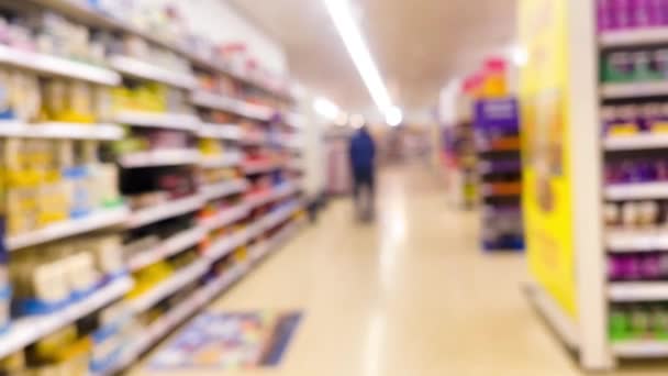 Rozmazané Uličky Supermarketů Různými Produkty Displeji Uložit Interiér Jako Pozadí — Stock video