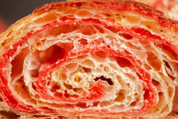 Close Detalhado Croissant Croissant Crocante Escamoso Delicioso Bicolor Laminado Mão — Fotografia de Stock