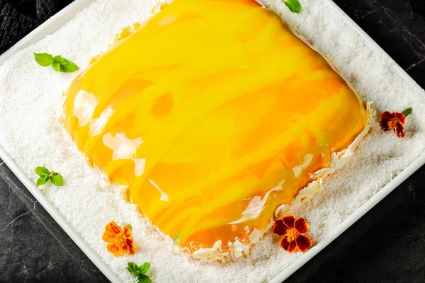 Pastel Gourmet Entremet Con Torta Esponja Capas Jalea Mango Gelatina —  Fotos de Stock