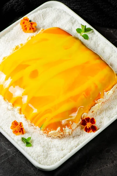 Pastel Gourmet Entremet Con Torta Esponja Capas Jalea Mango Gelatina —  Fotos de Stock