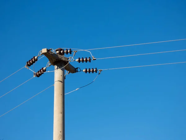 Electric Pole Adorned Intricate Network Wires Rises Clear Blue Sky — Stock Photo, Image