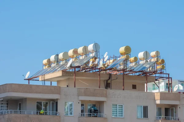 Alanya Türkei Oktober 2022 Solaranlage Zur Warmwasserbereitung Auf Dem Dach — Stockfoto