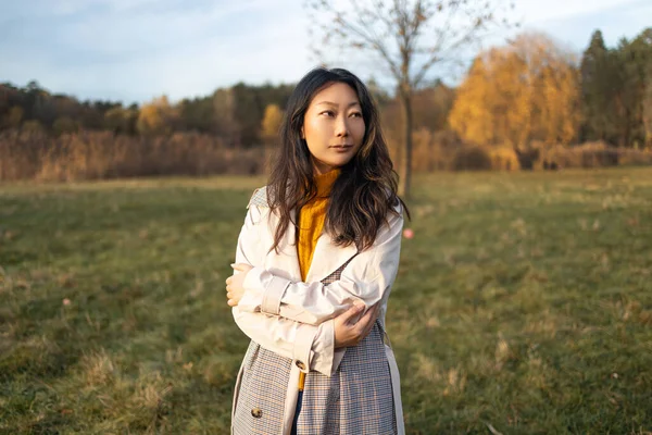 Middle Aged Asian Woman Coat Looking Away Walking Autumn Forest — Stock Photo, Image