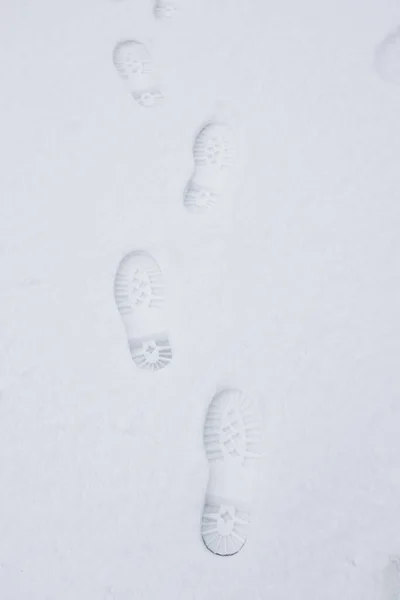 Вид Сверху Отпечатки Ног Свежем Снегу Отпечаток Обуви Снегу — стоковое фото