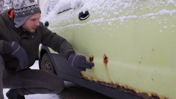 Man Shows Rust Car Door Winter Reagents Close Selective Focus — Vídeos de Stock
