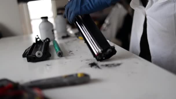 Printer Cartridge Repair Service Center Workshop Concept Man Refilling Cartridge — Vídeos de Stock