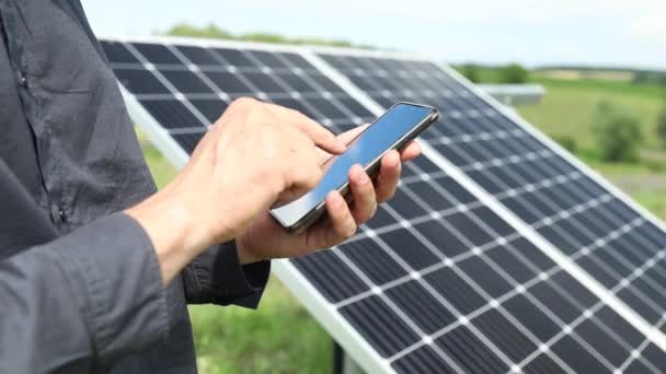 Man Holds Smartphone Solar Panels Plot House — Wideo stockowe