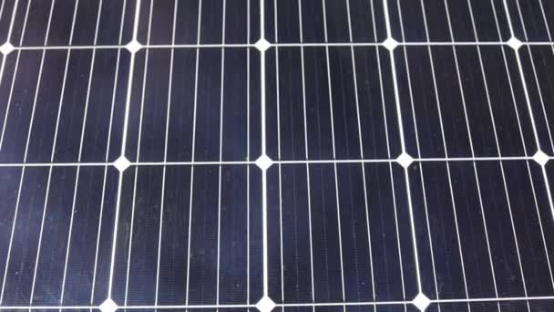 Κοντινό Πλάνο Της Σύγχρονης Φωτοβολταϊκής Ηλιακής Μπαταρίας Γραμμές Των Ανανεώσιμων — Αρχείο Βίντεο