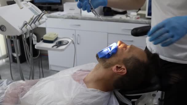 Male Dentist Process Drilling Hole Tooth Man Lying Horizontally Chair — Vídeo de stock