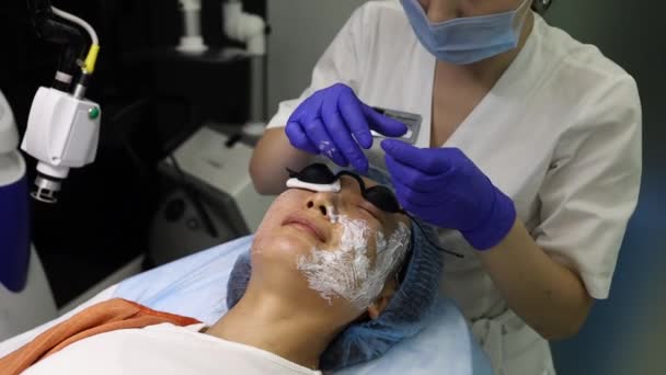 激光治疗面部皱纹皱纹的一种修复技术 激光治疗面部皱纹 — 图库视频影像