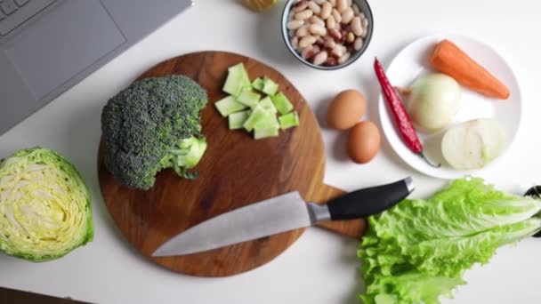 Fresh Green Broccoli Wooden Cutting Board Macro Photo Green Fresh — Stock Video