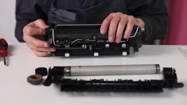 Specialist Repairs Printer Cartridge Fuser Unit Close Printer Repair Technician — Αρχείο Βίντεο