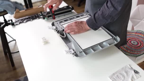 Printer Repair Technician Male Handyman Inspects Printer Starting Repairs Client — 비디오