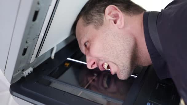 Process Scanning Man Face Scanner Operation Scans Human Face Lid — Stock video
