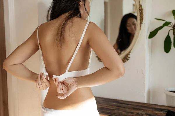 Young Asian Woman Wearing Bra Hook — Stockfoto