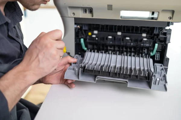 Printer Repair Technician Male Handyman Inspects Printer Starting Repairs Client — Fotografia de Stock