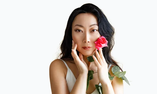 Krásná Asijská Žena Čistou Svěží Pletí Bílém Pozadí Péče Obličej — Stock fotografie