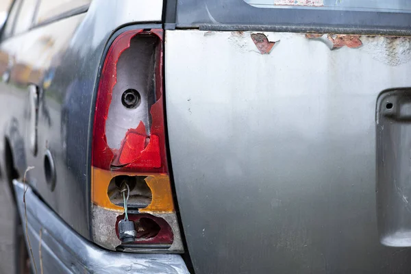 stock image Close up The rear light of a white car was damaged due to an accident with sunlight.