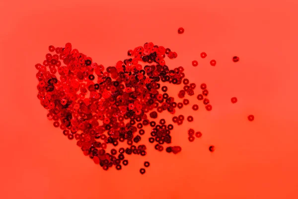 Lentejuela Roja Forma Corazón Sobre Fondo Rojo Día San Valentín — Foto de Stock