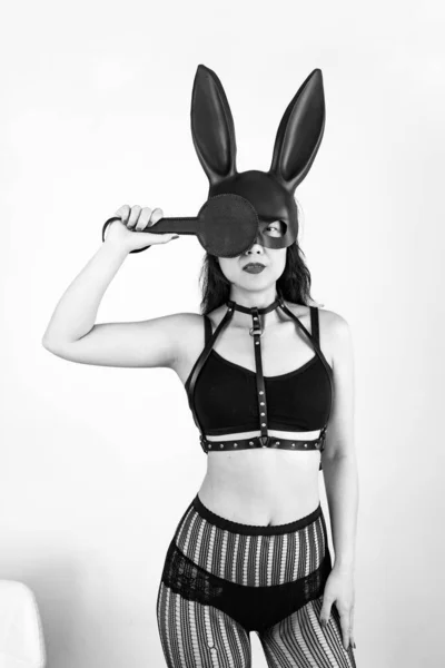 Egy Fiatal Gyönyörű Szexi Portréja Szexjátékokkal Húsvéti Nyuszi Fekete Maszkját — Stock Fotó