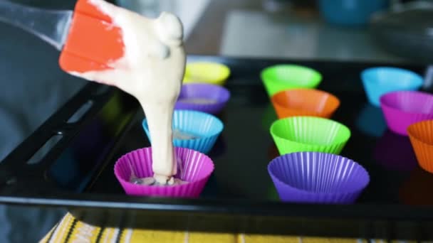 Hand Maken Delcious Muffin Cup Cakes Creating Mess Kitchen — Stockvideo