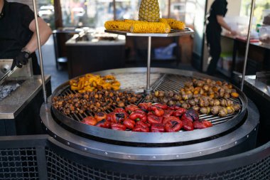 Akşam yemeği için taze ızgara sebze. Sağlıklı yemek..