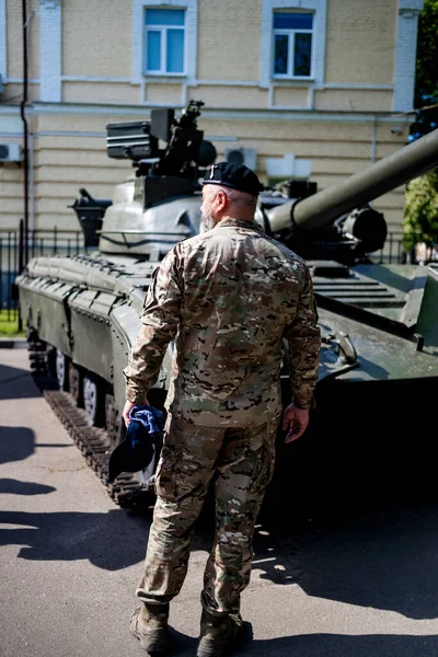 Украинская Армия Танки Другая Военная Техника Дороге Города Солдатами — стоковое фото