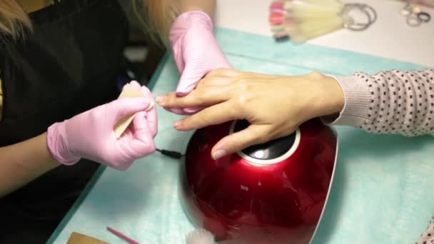 Maestro Manicure Pedicure Rimuove Smalto Gel Dall Unghia Manicure Primo — Video Stock