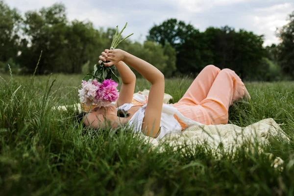 Pretty Young Asian Girl Flowers Picnic Summer Park — Stock Photo, Image