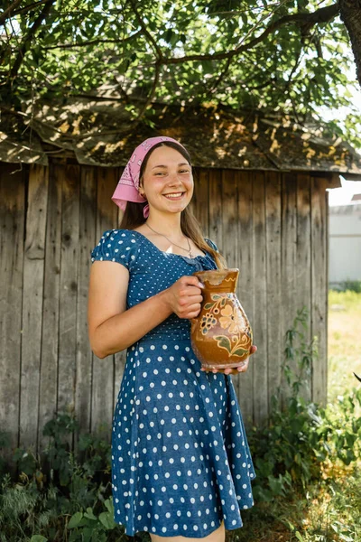Young Farmer Woman Smiling Camera Carries Jug Milk Milking Cow — Stock Photo, Image