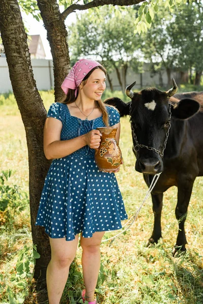 Young Farmer Woman Smiling Carries Jug Milk Milking Cow Farm — Stock Photo, Image