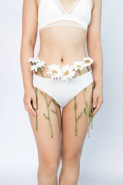 Beautiful Young Asian Woman Slim Figure Posing Underwear Daisy Flowers — Stock Photo, Image