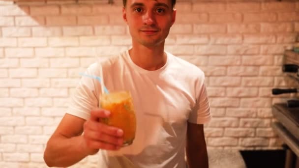 Bartender Serves Visitor Cold Cocktail Orange — Vídeo de Stock