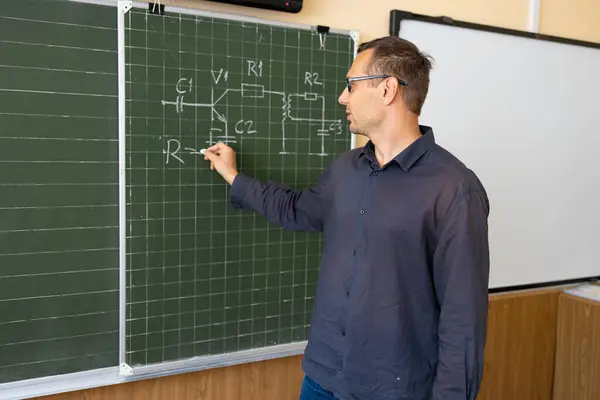 Teacher Teaches How Count Board Classroom Smiling Man Explains Additions — Stock Photo, Image