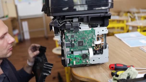 Printer Repair Technician Male Handyman Inspects Printer Starting Repairs Client — Stok Video