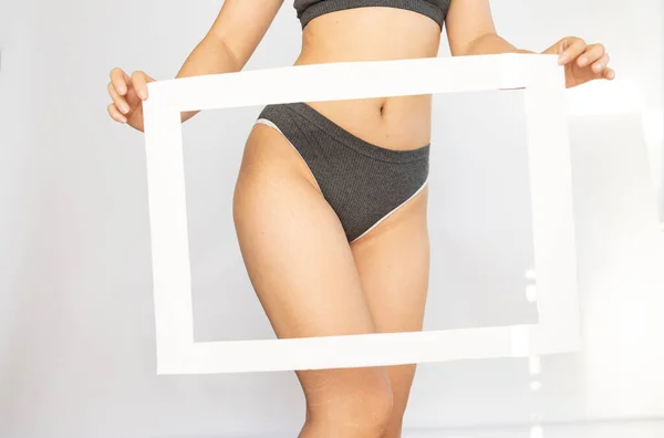 Aziatisch Meisje Holding Frame Poseren Lingerie Plezier Hebben Concept Positiviteit — Stockfoto