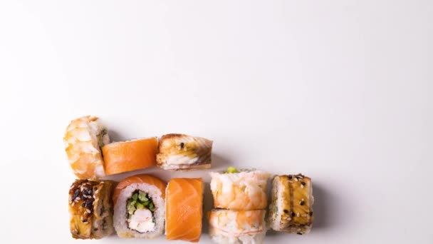 Čas Ubíhá Sushi Padá Jako Tetris Japonské Jídlo Pohybující Válečky — Stock video