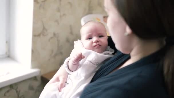 Revealing Mother Consoling Crying Newborn Baby Infant Embracing Good Transition — Vídeo de Stock