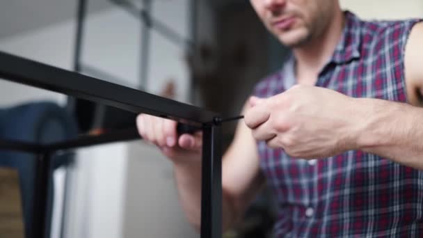 Diy Loft Stil Tisch Montageprozess Hause Installation Von Möbeln Neues — Stockvideo