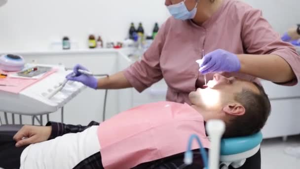 Instrumento Estomatológico Clínica Odontológica Doutor Leva Broca Mão — Vídeo de Stock