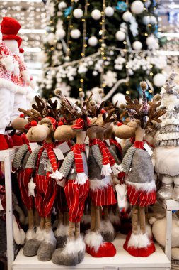 Noel Baba ve ren geyikleriyle Noel süslemesi. 