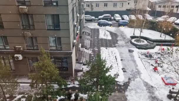 Сильный Снегопад Снег Падает Фоне Строительных Окон Украине — стоковое видео