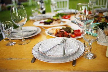 Düğün için lüks masa ya da başka bir yemek servisi..